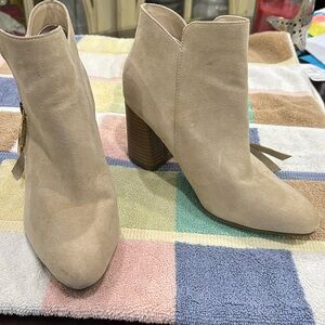AMERICAN EAGLE FAUX SUEDE BOOTY